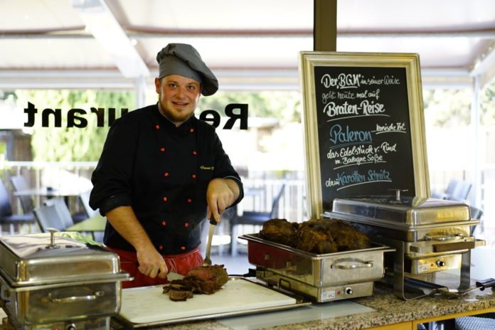 Arbeiten als Koch im Feriendorf zum Störrischen Esel in Calvi auf Korsika Arbeiten als Koch im Feriendorf zum Störrischen Esel in Calvi auf Korsika