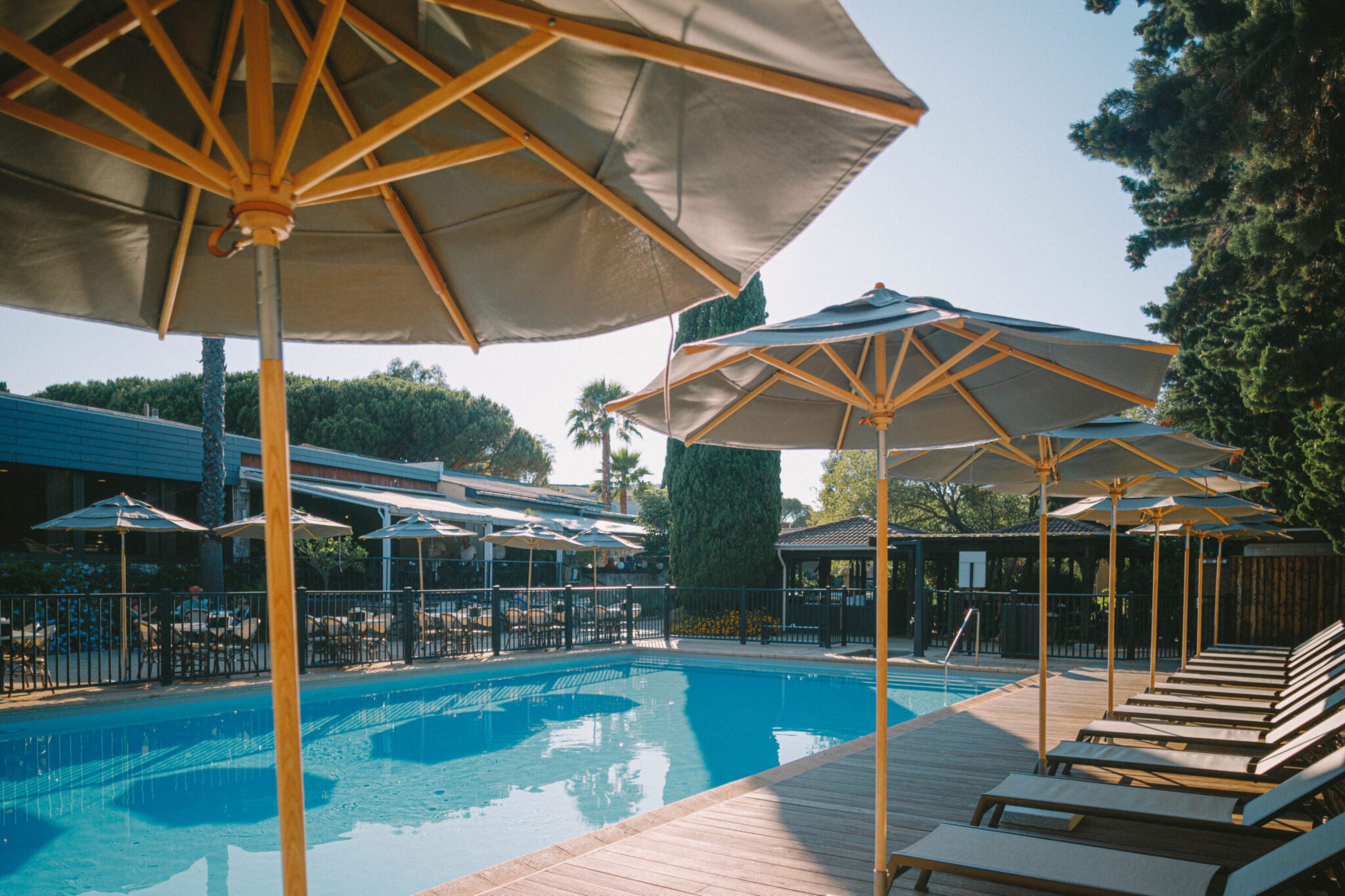 Poolbereich für pure Abkühlung Pool im Feriendorf zum Störrischen Esel auf Calvi in Korsika