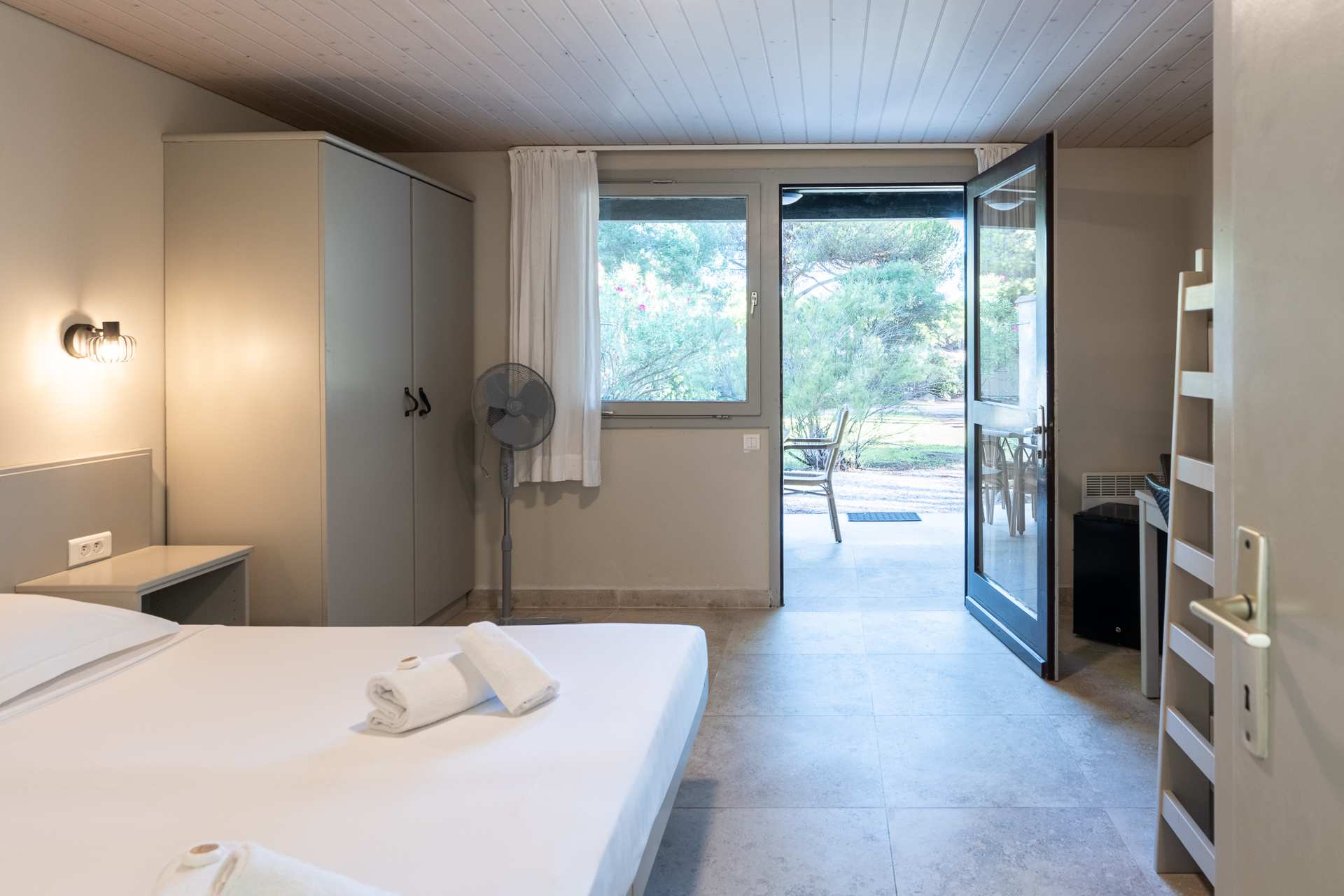 Renovierter Bungalow mit Klimaanlage Pool im Feriendorf zum Störrischen Esel auf Calvi in Korsika